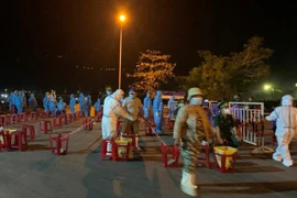 5 người Quảng Ngãi buôn bán ở cảng cá dương tính COVID-19, Đà Nẵng lấy mẫu đột xuất trong đêm