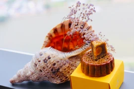 Khám phá 'bánh trung thu chọc trời' được chế biến ở nhà cao nhất Việt Nam 