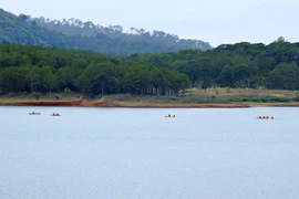 Đề xuất kinh doanh du thuyền 5 sao ở hồ Tuyền Lâm