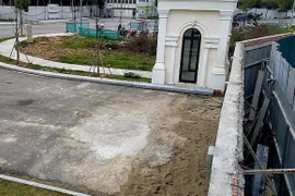 Huyện yêu cầu chủ khu đô thị An Lạc dỡ bỏ tường bê tông chắn đường đi của dân