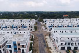 Công an vào cuộc vụ gần 500 căn biệt thự, nhà liền kề trái phép