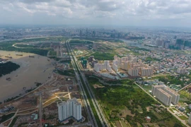 Hàng trăm dự án bất động sản "lao đao" vì pháp lý