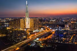 Siết tín dụng và trái phiếu, nhiều dự án bất động sản tại TP HCM dừng xây dựng