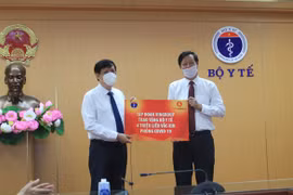 Vingroup và nhiều ngân hàng góp hàng nghìn tỷ đồng mua vaccine COVID-19