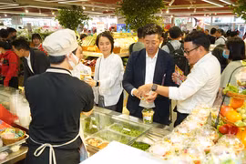 Có gì bên trong siêu thị WinMart đầu tiên theo mô hình cao cấp