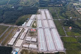 Cận cảnh 500 căn nhà do LDG xây 'lụi' tại Đồng Nai