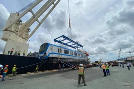 Cận cảnh tàu metro số 1 về tới Sài Gòn