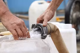 Vài "hình ảnh chế" khi chung cư tại Hà Nội lại mất nước