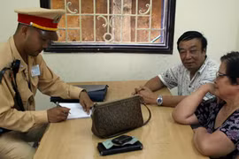 Thêm một hình ảnh đẹp của chiến sĩ CSGT