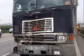 CSGT bị kéo lê dưới gầm xe container