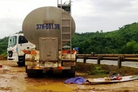 Xe chở sữa tông xe máy, 2 người tử vong