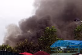 Trung tâm giải trí đối diện SVĐ Mỹ Đình cháy lớn