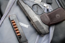 Thu súng K59 của đối tượng cho vay nặng lãi