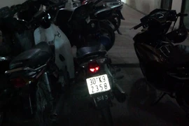 Đi xe máy không giấy tờ, gặp CSGT lộ xe ăn cắp