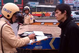 CSGT lên tiếng về clip “chim mồi” bẫy dân để phạt