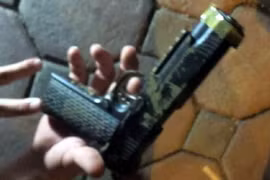 Liều chạy 141 vì giấu súng K59 trong người