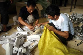 Bắt 5 tấn thiết bị nhà tắm TQ giả hàng Inax