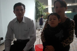 Cô bé 12 tuổi mơ ước được phẫu thuật mắt miễn phí