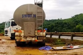 Xe chở sữa tông xe máy, 2 người tử vong