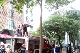 Cửa hàng váy cưới bị “bà hỏa” thiêu rụi 