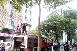 Cửa hàng váy cưới bị “bà hỏa” thiêu rụi 