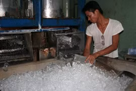 Đá viên: Của rẻ là của ôi