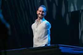 Lịnh trình của Nick trong chuỗi sự kiện ở Việt Nam