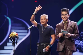 Cụ ông thổi tiền ra nhạc lại gây sốt Vietnam's Got Talent