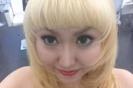 Phi Thanh Vân khoe tóc mầu vàng bạch kim