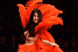 “Nữ hoàng nội y” Ngọc Trinh chưa nộp phạt