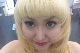 Phi Thanh Vân khoe tóc mầu vàng bạch kim