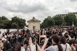 Mai Phương Thúy được truyền thông nước ngoài săn đón