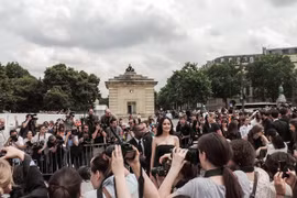 Mai Phương Thúy được truyền thông nước ngoài săn đón