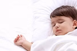 9 cách giúp bé bình tĩnh khi gặp ác mộng 