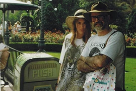 Hy hữu: Con gái ủng hộ cha chết 