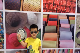 Cậu bé 4 tuổi được mẹ sắm cho tủ hàng hiệu khổng lồ