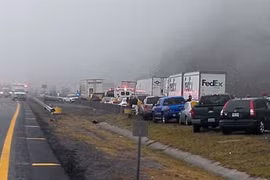 Mỹ: 75 ô tô đâm nhau liên hoàn, 3 người chết