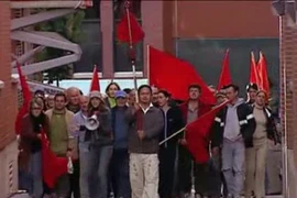 Người biểu tình... bắt đắc dĩ