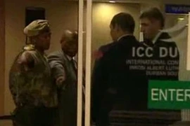 Video: Nam Phi đuổi vệ sĩ của Tổng thống Putin