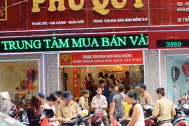 Thử “đọc” tâm lý người dân khi đổ xô mua vàng 