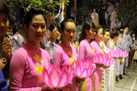 Phật tử Thủ đô rước Xá lợi Phật mừng Phật đản