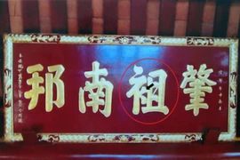 Hoành phi ở Đền Hùng viết sai?