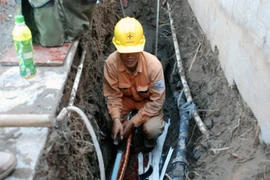 Cầu dao trạm biến áp cháy... một phần Hà Nội “tối om“