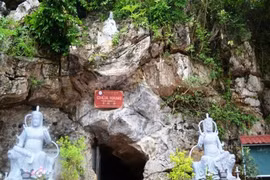 Kỳ bí ngôi chùa thạch nhũ trong lòng hang động