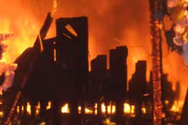 Khói lửa bao trùm Nhà văn hóa Quảng Bình 