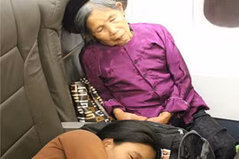 Jetstar bị “tố” ngược đãi hành khách tới... đói khát, ngất xỉu 