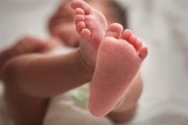 Bí ẩn đằng sau bé gái 12 tuổi sinh con trai 