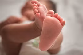 Bí ẩn đằng sau bé gái 12 tuổi sinh con trai 