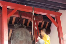 Chuông Thiên Mụ được gõ thế nào?