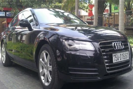 Ngắm bộ sưu tập xe sang, biển siêu đẹp đất Cố đô